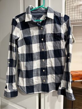 Tommy Hilfiger Men’s Plaid Flannel Collared Long Sleeve Button-Up Shirt S